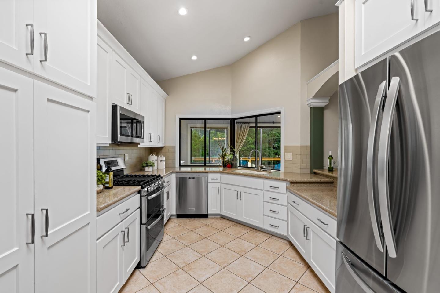 Detail Gallery Image 16 of 99 For 9 Deer Stalker Path, Monterey,  CA 93940 - 4 Beds | 3 Baths