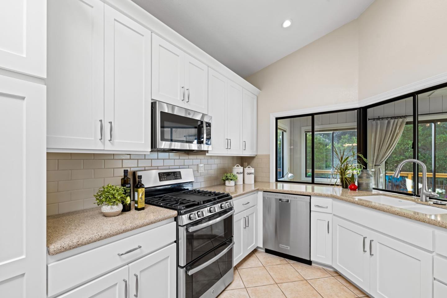 Detail Gallery Image 18 of 99 For 9 Deer Stalker Path, Monterey,  CA 93940 - 4 Beds | 3 Baths