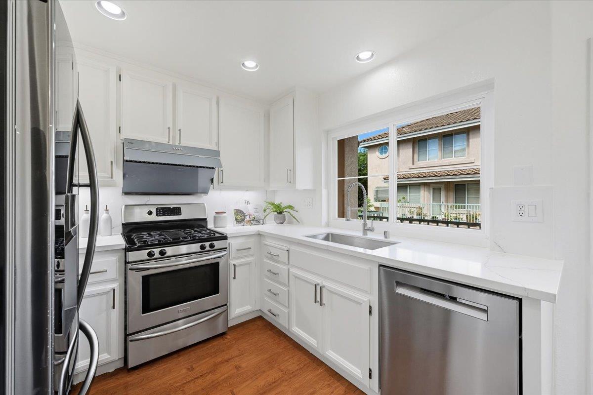 Detail Gallery Image 12 of 56 For 6004 Pisa Ter #119,  Fremont,  CA 94555 - 3 Beds | 2/1 Baths