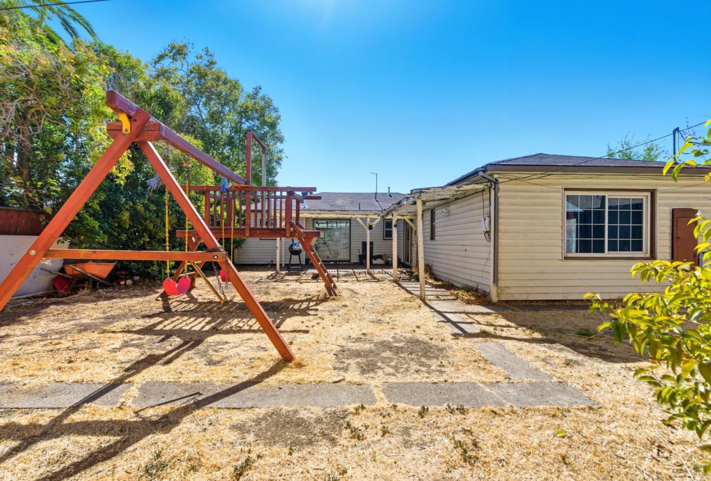 Detail Gallery Image 10 of 11 For 3957 Branson Dr, San Mateo,  CA 94403 - 3 Beds | 2 Baths