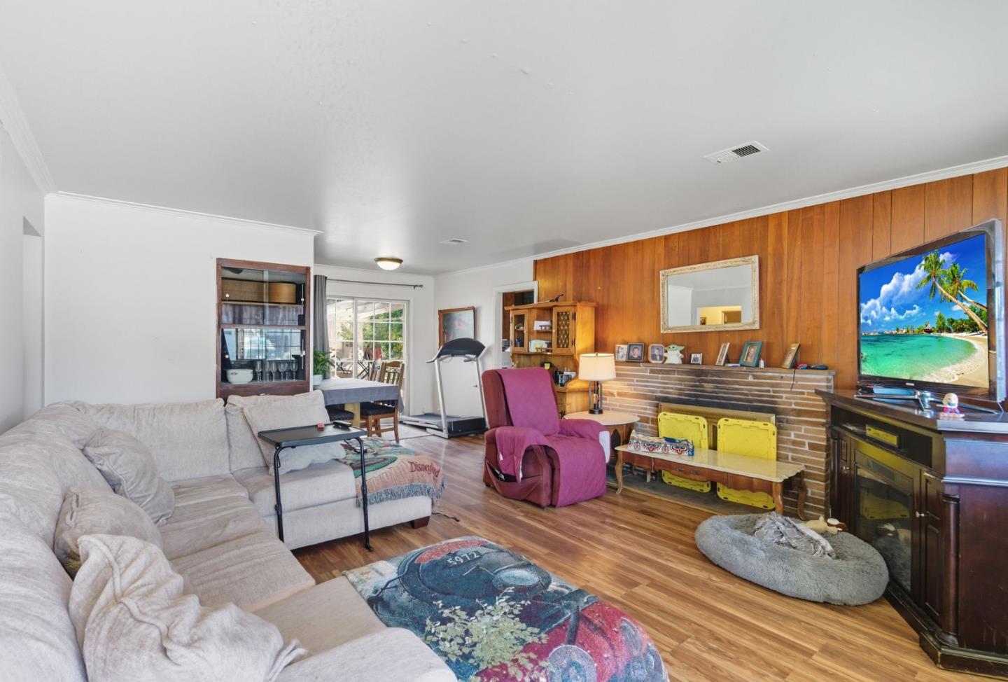 Detail Gallery Image 2 of 11 For 3957 Branson Dr, San Mateo,  CA 94403 - 3 Beds | 2 Baths