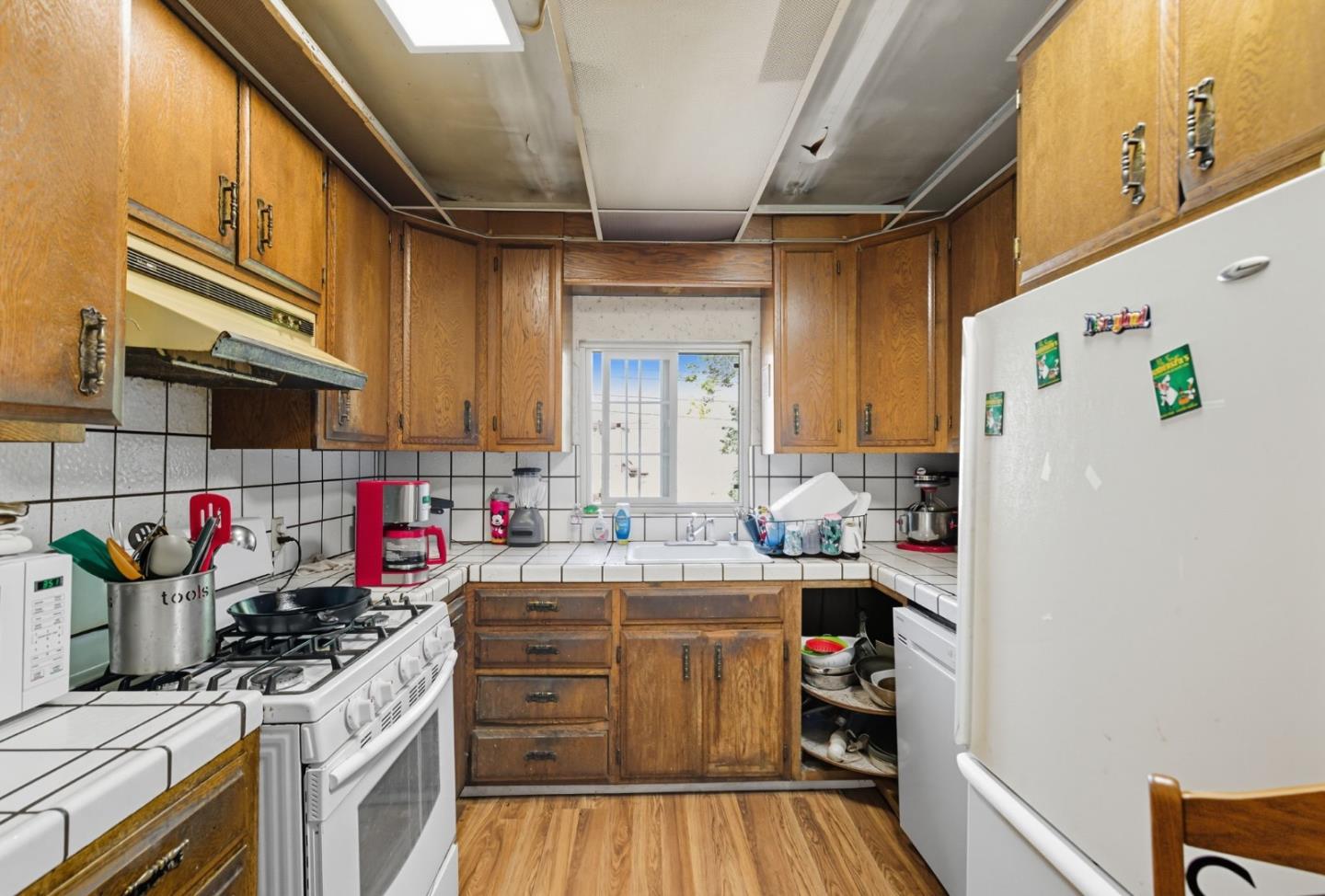 Detail Gallery Image 5 of 11 For 3957 Branson Dr, San Mateo,  CA 94403 - 3 Beds | 2 Baths
