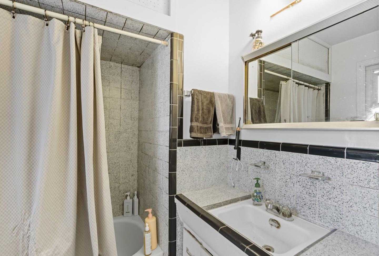 Detail Gallery Image 9 of 11 For 3957 Branson Dr, San Mateo,  CA 94403 - 3 Beds | 2 Baths