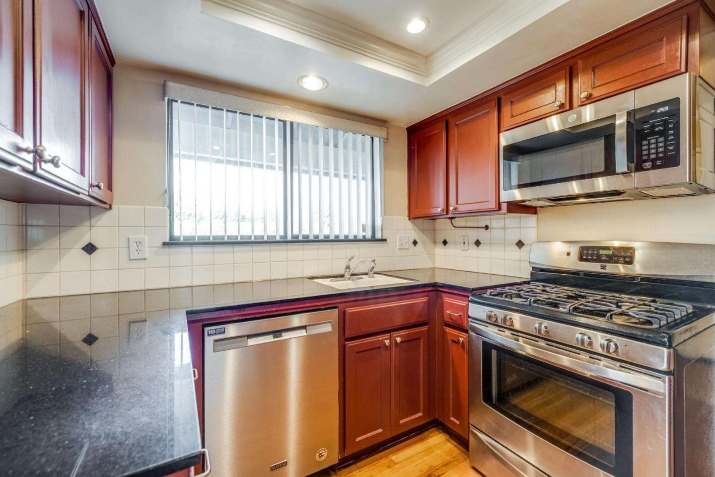 Detail Gallery Image 11 of 31 For 12091 Atrium Dr, Saratoga,  CA 95070 - 3 Beds | 2/1 Baths
