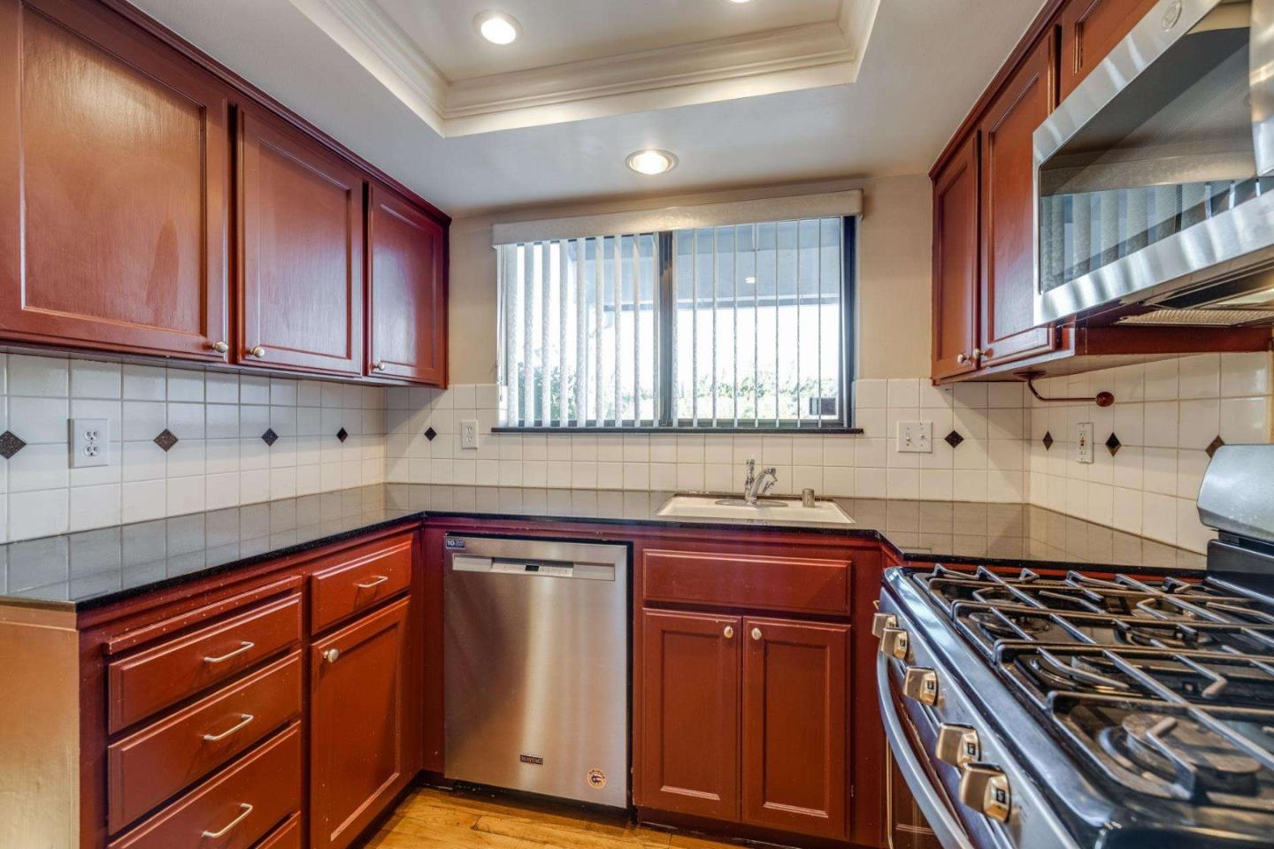 Detail Gallery Image 9 of 31 For 12091 Atrium Dr, Saratoga,  CA 95070 - 3 Beds | 2/1 Baths