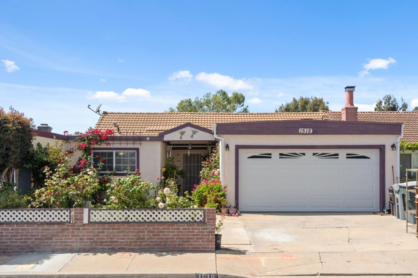 Detail Gallery Image 2 of 27 For 1518 Duran Cir, Salinas,  CA 93906 - 2 Beds | 1 Baths