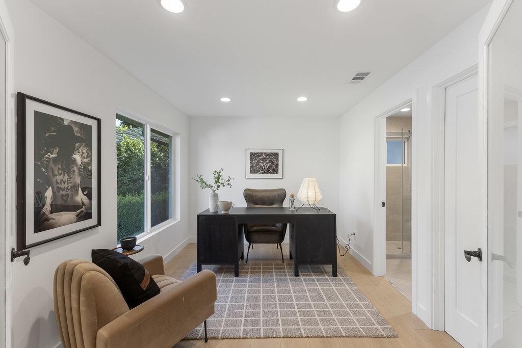 Detail Gallery Image 10 of 50 For 331 Trenton Way, Menlo Park,  CA 94025 - 4 Beds | 3 Baths