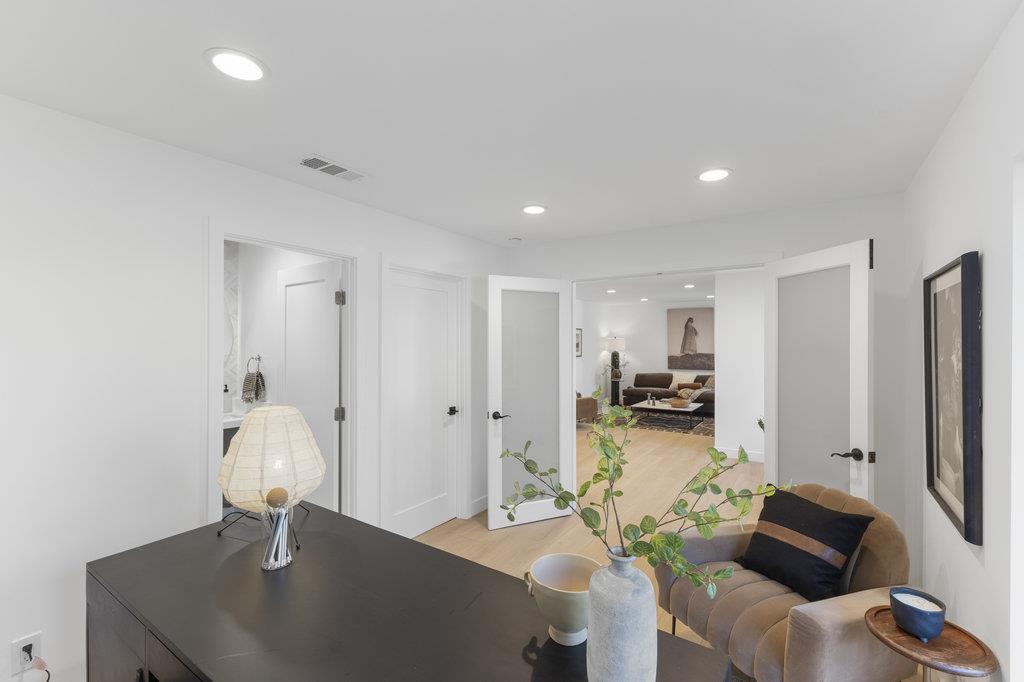 Detail Gallery Image 11 of 50 For 331 Trenton Way, Menlo Park,  CA 94025 - 4 Beds | 3 Baths