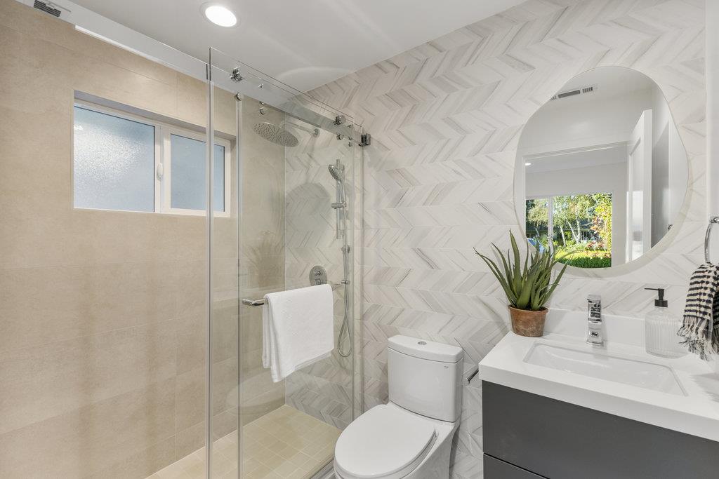 Detail Gallery Image 12 of 50 For 331 Trenton Way, Menlo Park,  CA 94025 - 4 Beds | 3 Baths