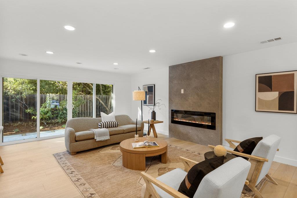 Detail Gallery Image 17 of 50 For 331 Trenton Way, Menlo Park,  CA 94025 - 4 Beds | 3 Baths