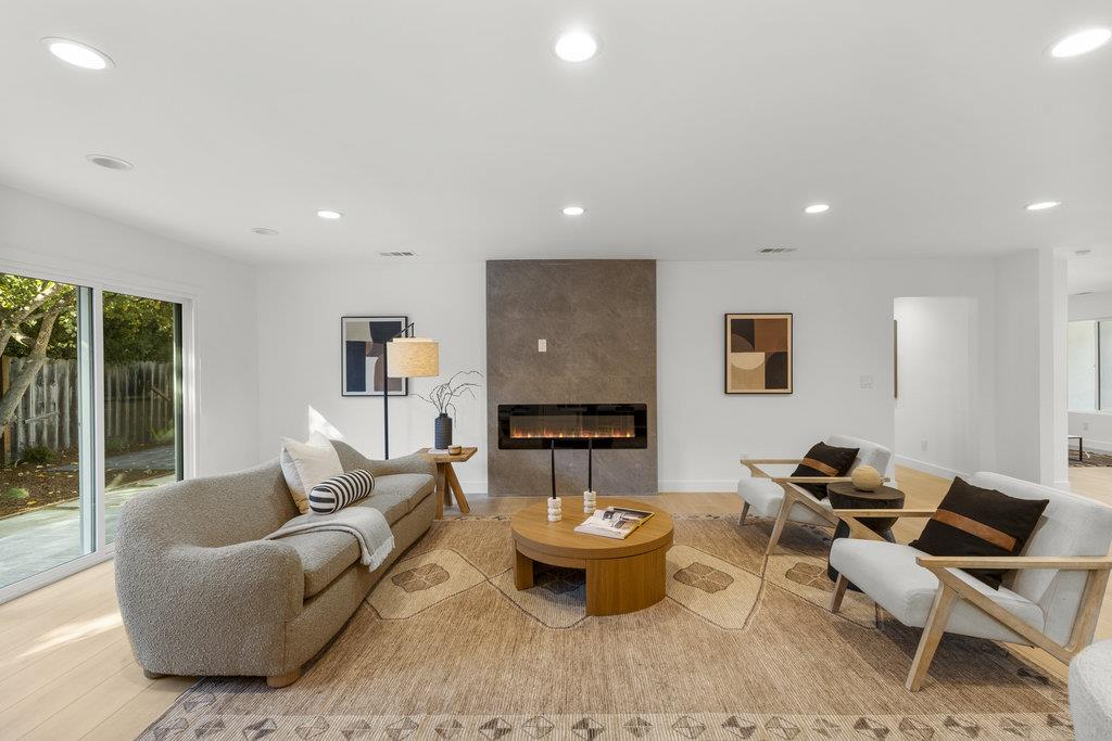 Detail Gallery Image 18 of 50 For 331 Trenton Way, Menlo Park,  CA 94025 - 4 Beds | 3 Baths