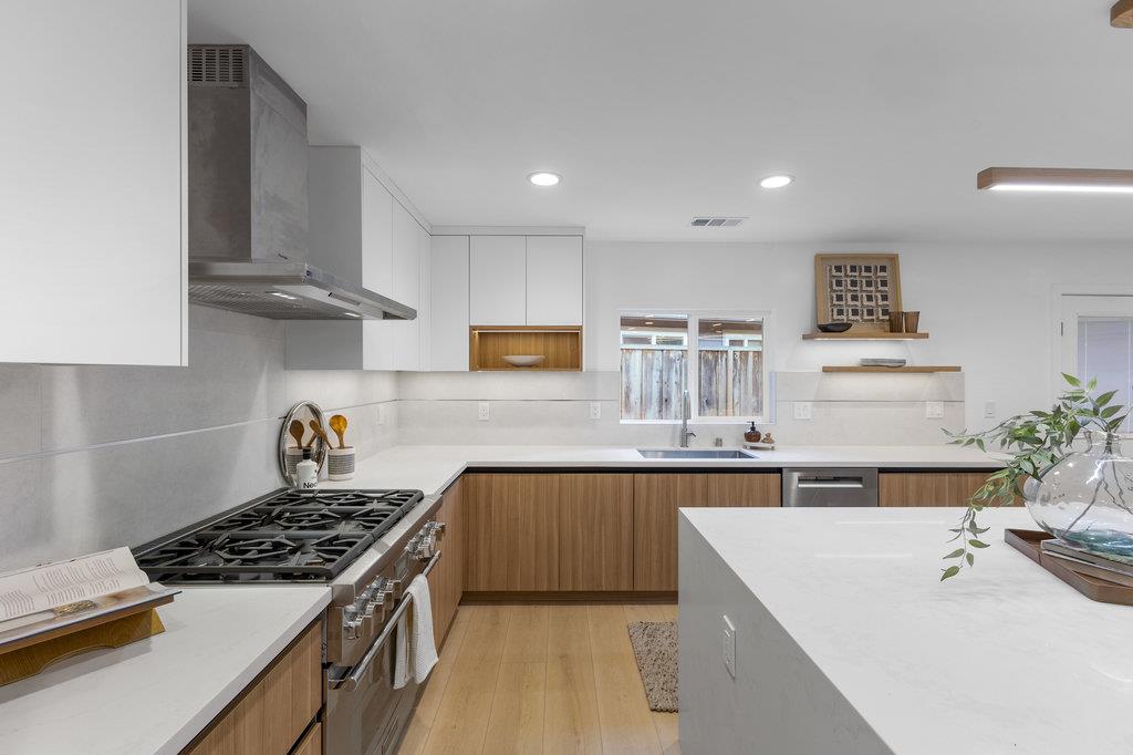 Detail Gallery Image 24 of 50 For 331 Trenton Way, Menlo Park,  CA 94025 - 4 Beds | 3 Baths