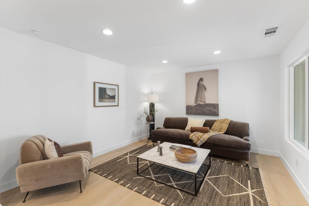 Detail Gallery Image 5 of 50 For 331 Trenton Way, Menlo Park,  CA 94025 - 4 Beds | 3 Baths