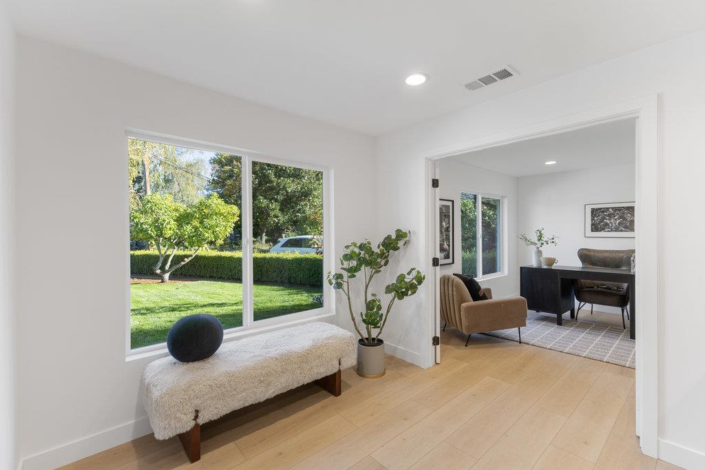 Detail Gallery Image 7 of 50 For 331 Trenton Way, Menlo Park,  CA 94025 - 4 Beds | 3 Baths