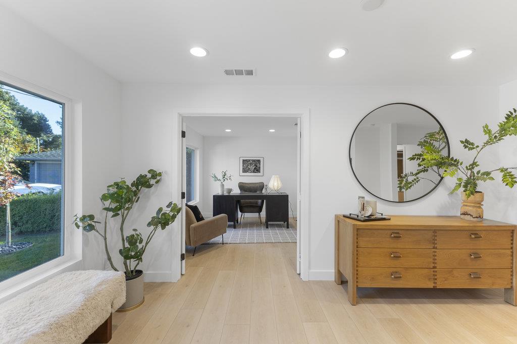 Detail Gallery Image 8 of 50 For 331 Trenton Way, Menlo Park,  CA 94025 - 4 Beds | 3 Baths