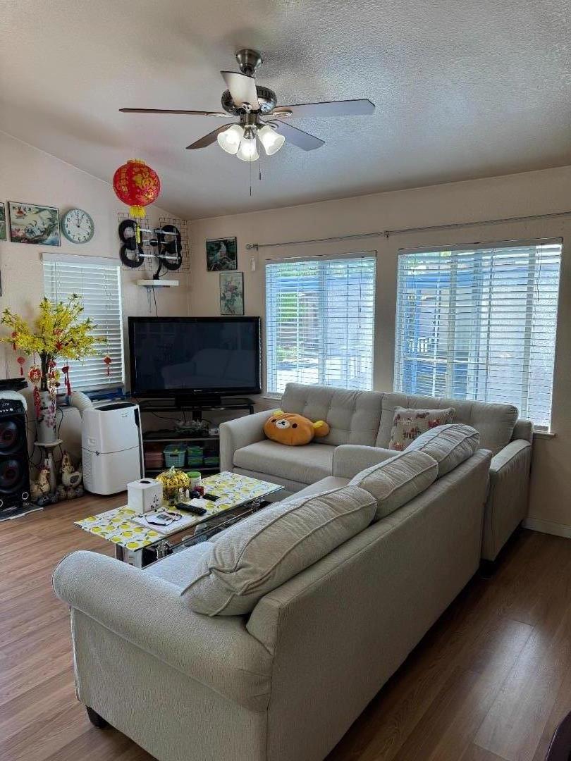 Detail Gallery Image 6 of 20 For 28845 La Corona St #28845,  Hayward,  CA 94544 - 3 Beds | 2 Baths
