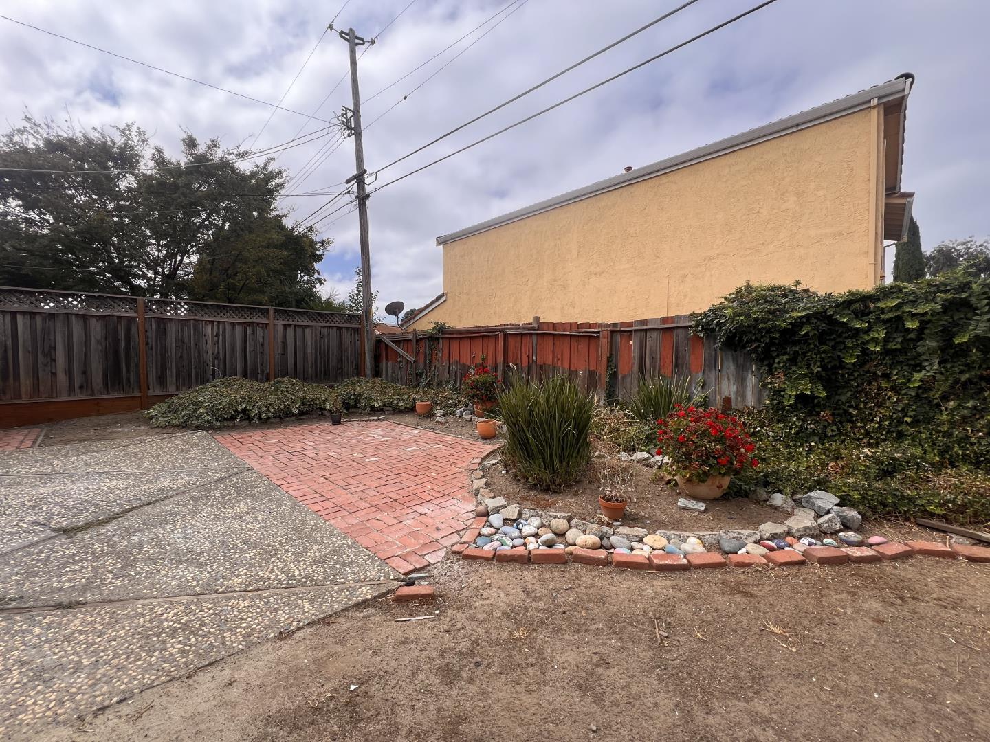 Detail Gallery Image 17 of 26 For 3255 Pomeroy Ave, San Jose,  CA 95121 - 3 Beds | 2 Baths