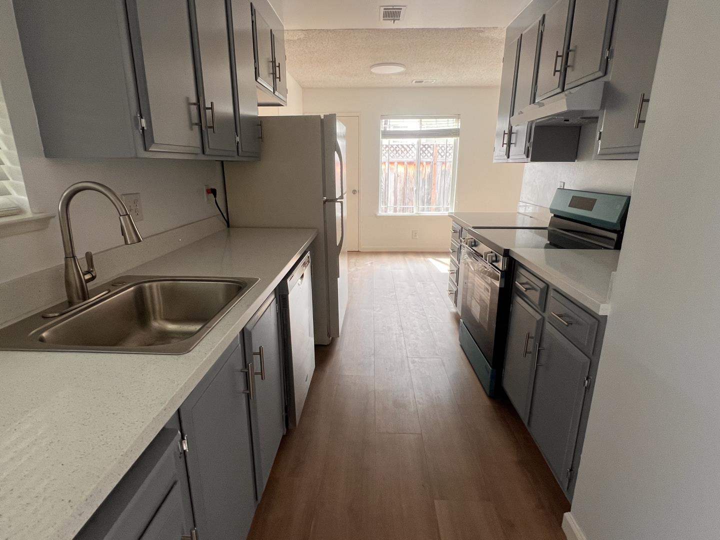 Detail Gallery Image 19 of 26 For 3255 Pomeroy Ave, San Jose,  CA 95121 - 3 Beds | 2 Baths