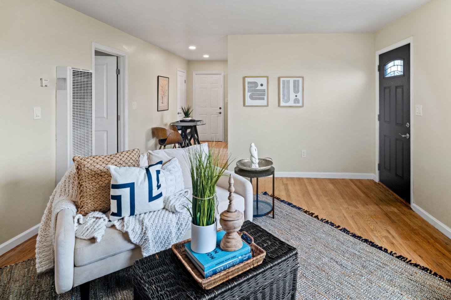 Detail Gallery Image 10 of 28 For 1524 Luxton St, Seaside,  CA 93955 - 2 Beds | 1 Baths