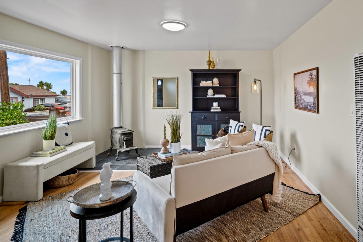 Detail Gallery Image 11 of 28 For 1524 Luxton St, Seaside,  CA 93955 - 2 Beds | 1 Baths