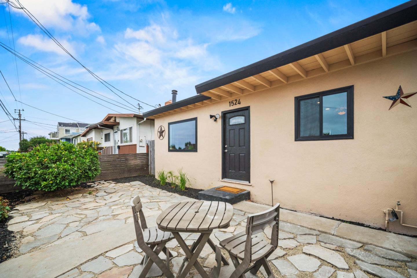 Detail Gallery Image 5 of 28 For 1524 Luxton St, Seaside,  CA 93955 - 2 Beds | 1 Baths