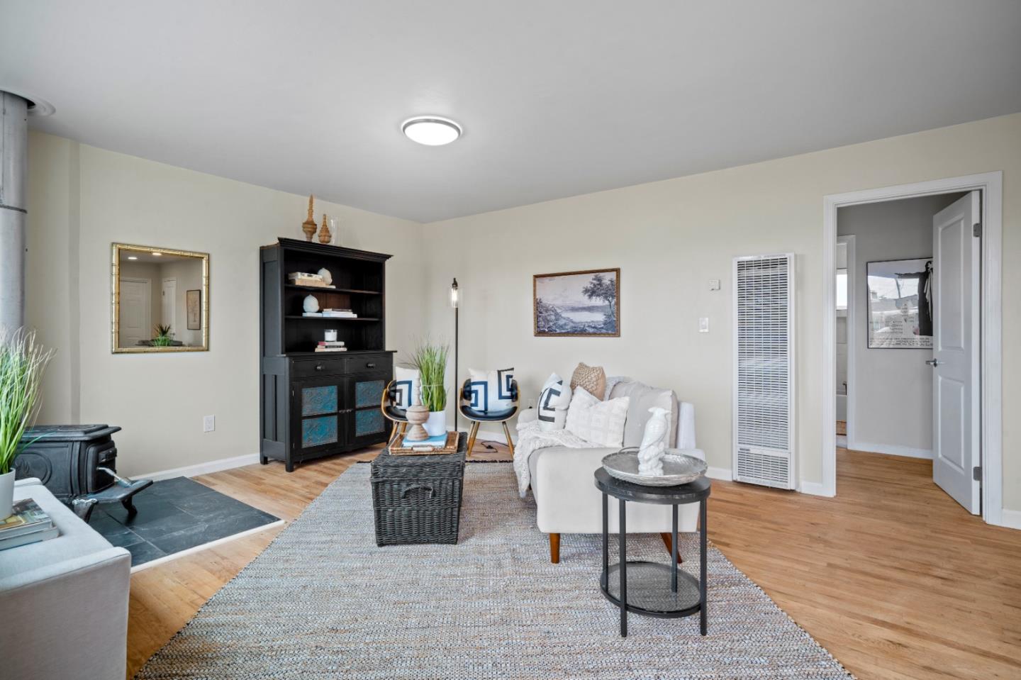 Detail Gallery Image 6 of 28 For 1524 Luxton St, Seaside,  CA 93955 - 2 Beds | 1 Baths