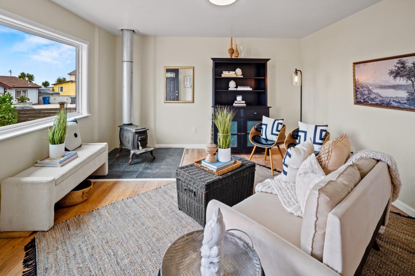 Detail Gallery Image 7 of 28 For 1524 Luxton St, Seaside,  CA 93955 - 2 Beds | 1 Baths