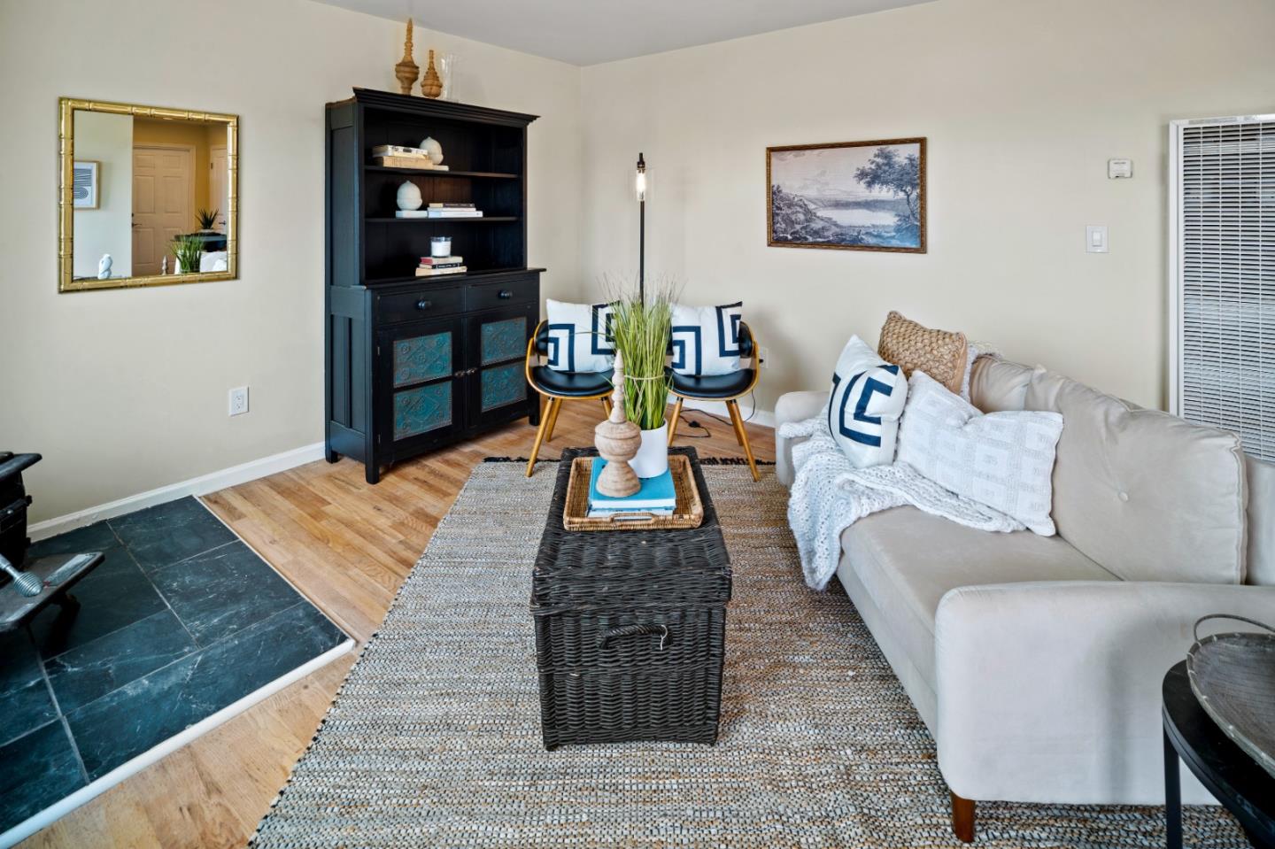 Detail Gallery Image 8 of 28 For 1524 Luxton St, Seaside,  CA 93955 - 2 Beds | 1 Baths