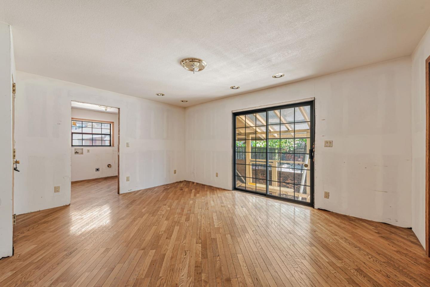 Detail Gallery Image 11 of 28 For 1545 Pomeroy Ave, Santa Clara,  CA 95051 - 3 Beds | 1/1 Baths