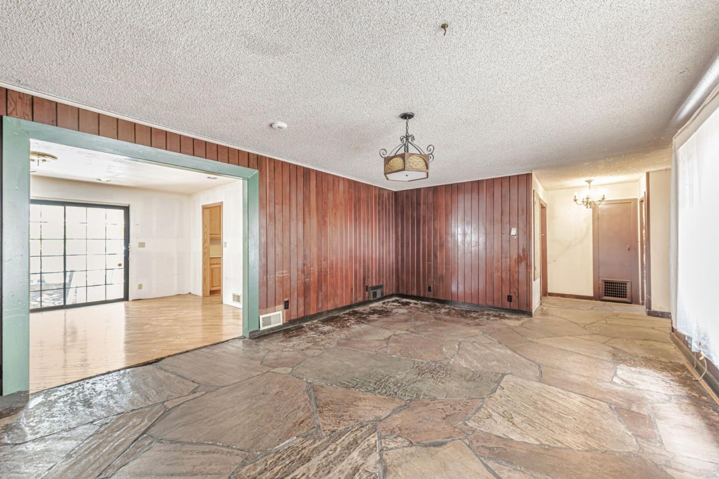 Detail Gallery Image 3 of 28 For 1545 Pomeroy Ave, Santa Clara,  CA 95051 - 3 Beds | 1/1 Baths