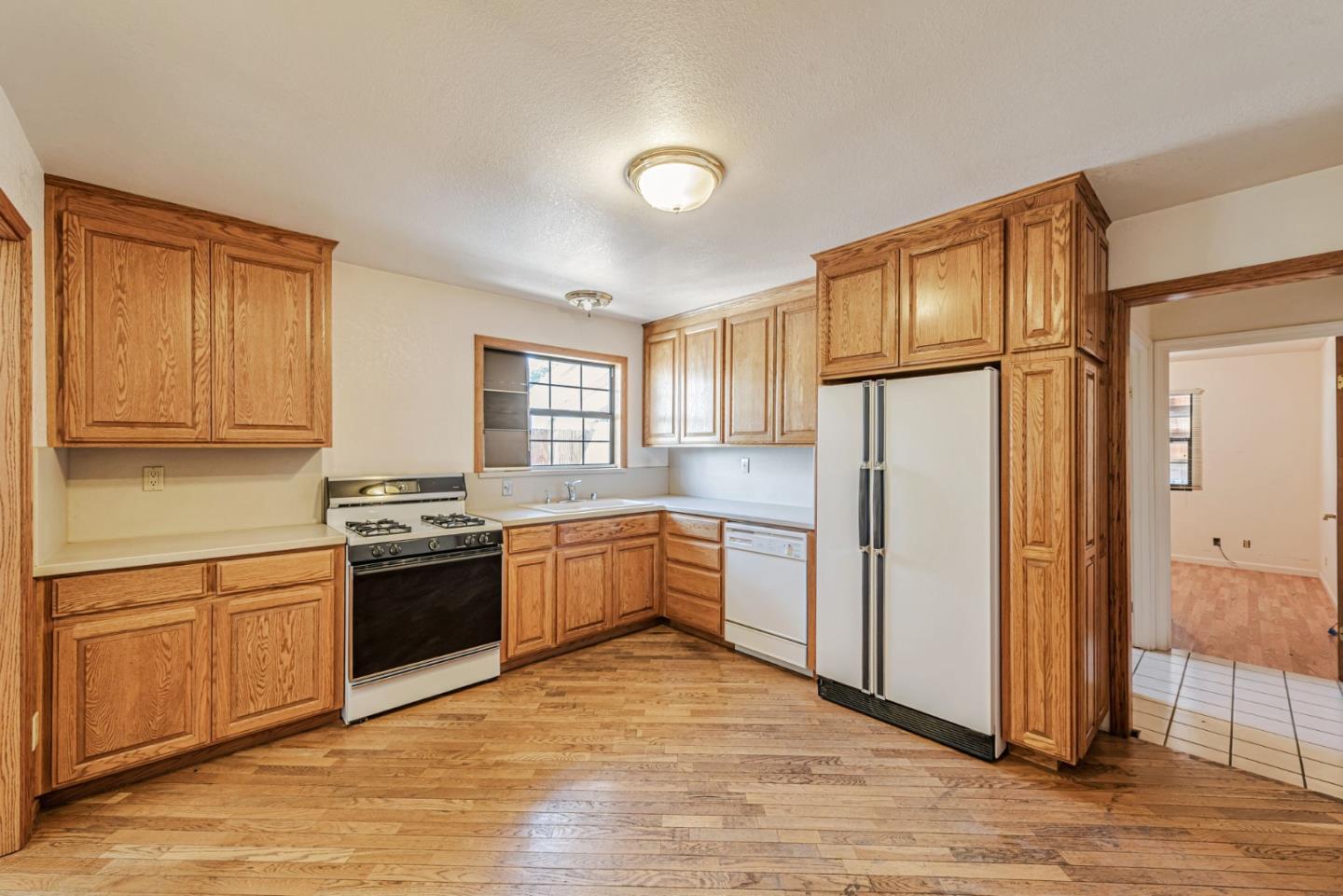 Detail Gallery Image 5 of 28 For 1545 Pomeroy Ave, Santa Clara,  CA 95051 - 3 Beds | 1/1 Baths