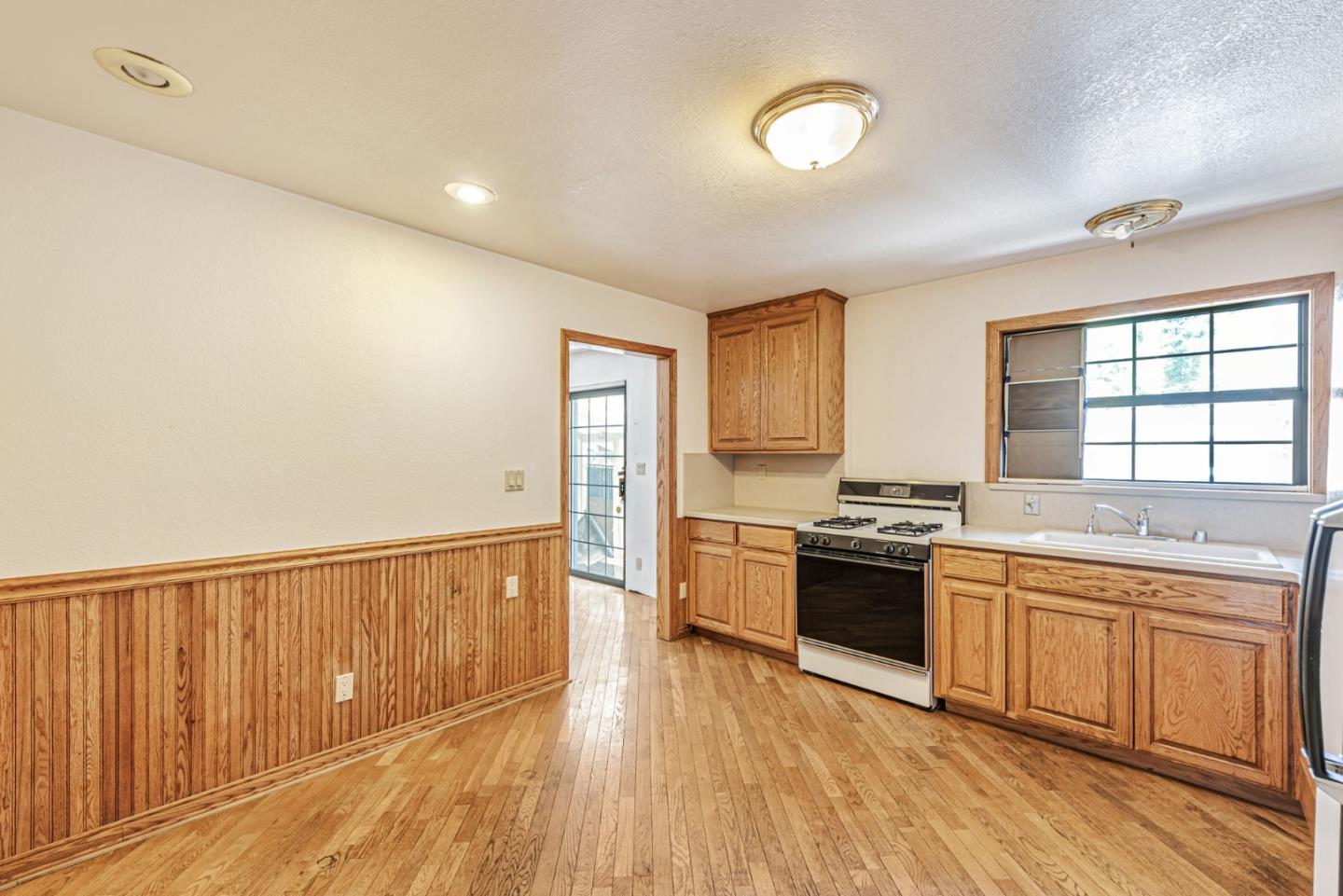 Detail Gallery Image 7 of 28 For 1545 Pomeroy Ave, Santa Clara,  CA 95051 - 3 Beds | 1/1 Baths