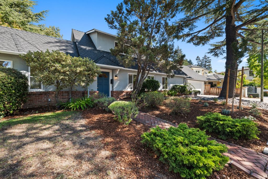 Detail Gallery Image 3 of 26 For 2590 Webster St, Palo Alto,  CA 94301 - 4 Beds | 2 Baths