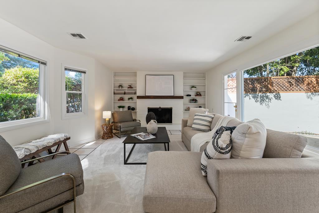 Detail Gallery Image 4 of 26 For 2590 Webster St, Palo Alto,  CA 94301 - 4 Beds | 2 Baths