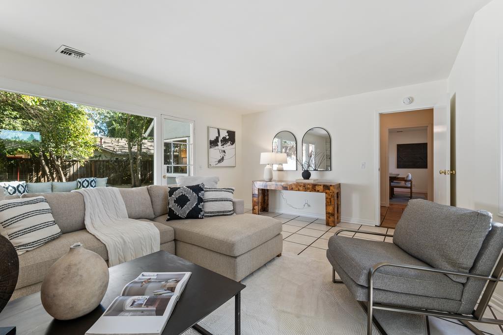 Detail Gallery Image 6 of 26 For 2590 Webster St, Palo Alto,  CA 94301 - 4 Beds | 2 Baths