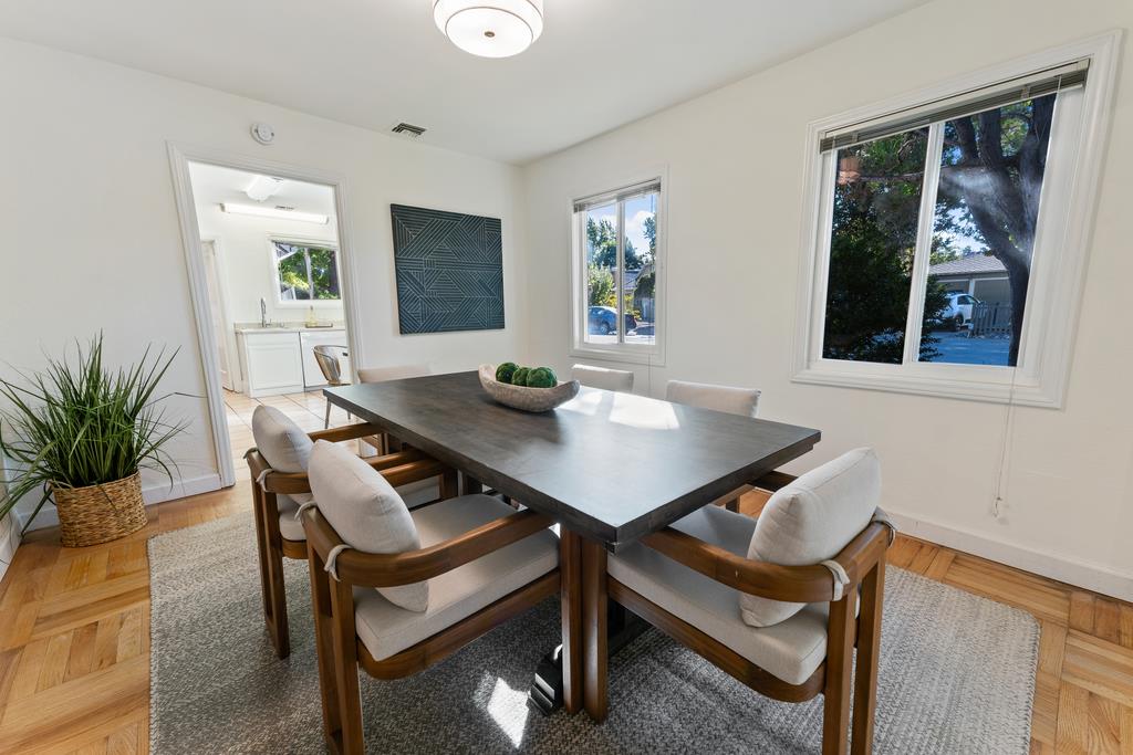 Detail Gallery Image 7 of 26 For 2590 Webster St, Palo Alto,  CA 94301 - 4 Beds | 2 Baths