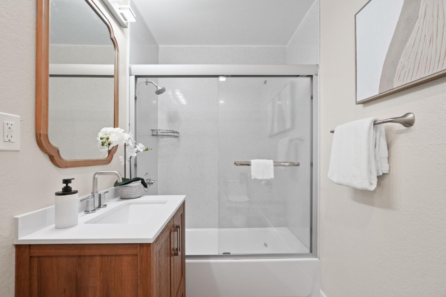 Detail Gallery Image 15 of 30 For 159 Jasmine Way, East Palo Alto,  CA 94303 - 3 Beds | 2 Baths