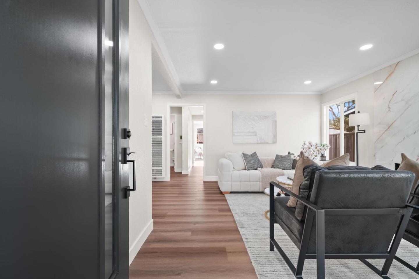 Detail Gallery Image 3 of 30 For 159 Jasmine Way, East Palo Alto,  CA 94303 - 3 Beds | 2 Baths