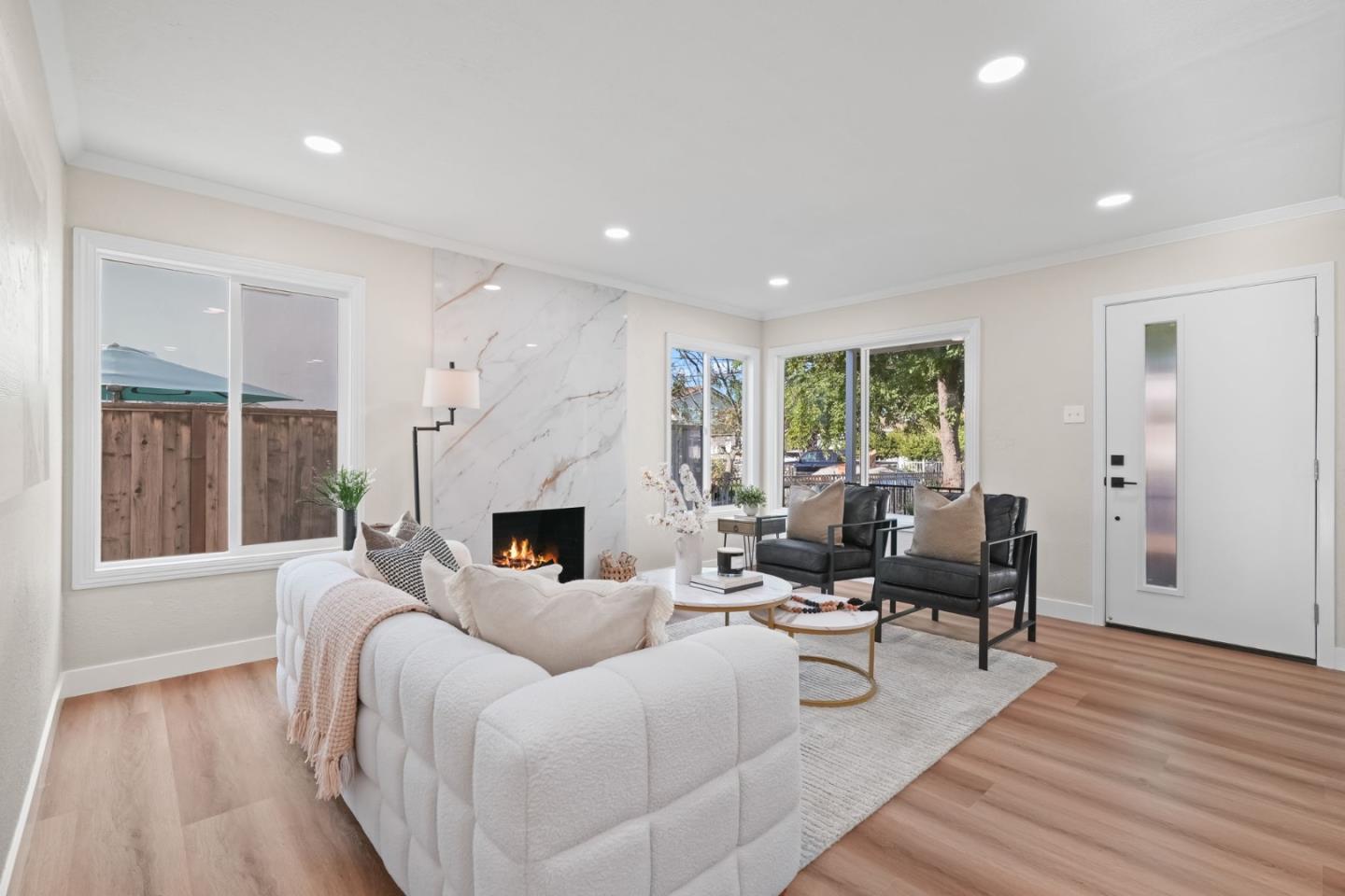 Detail Gallery Image 5 of 30 For 159 Jasmine Way, East Palo Alto,  CA 94303 - 3 Beds | 2 Baths