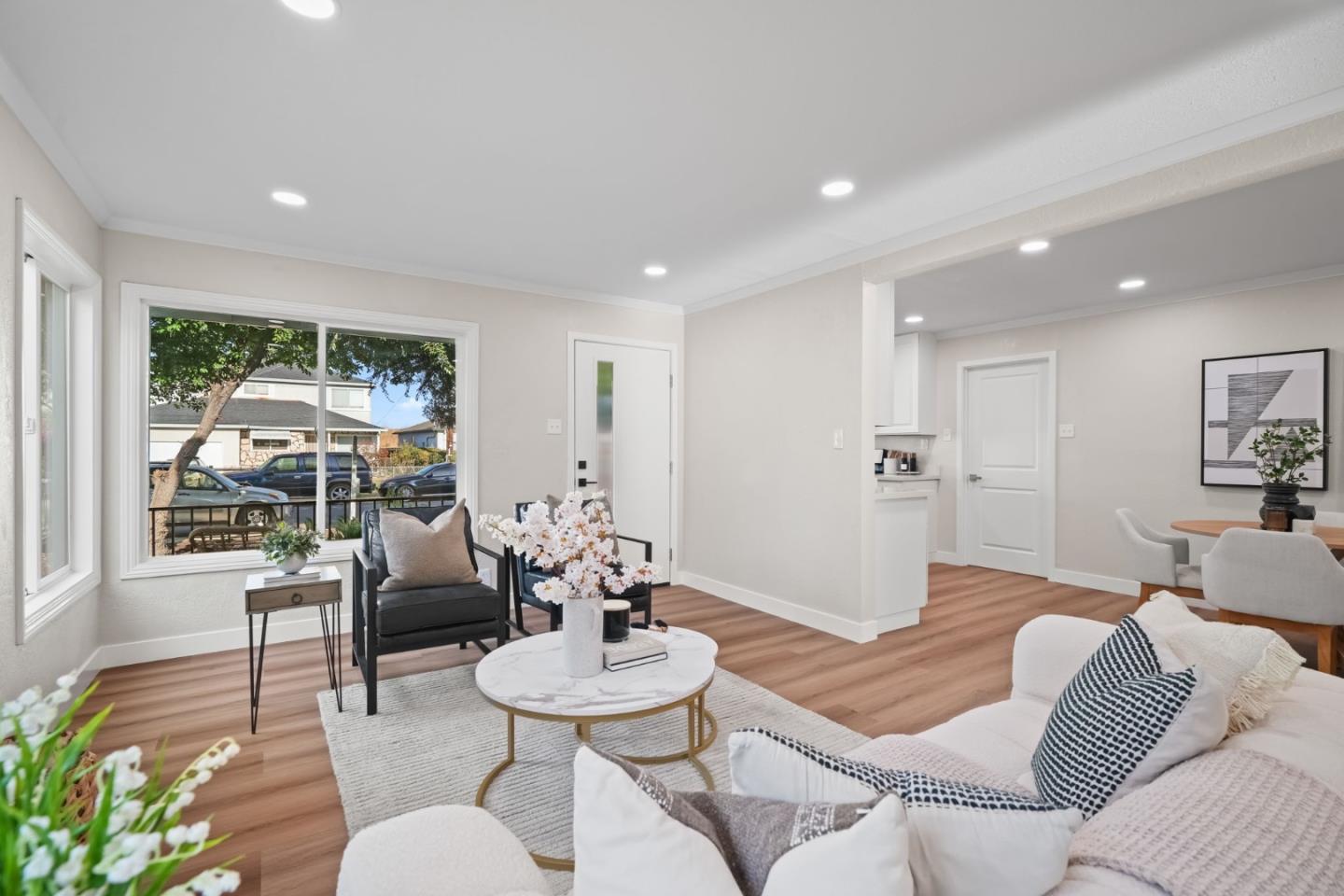 Detail Gallery Image 7 of 30 For 159 Jasmine Way, East Palo Alto,  CA 94303 - 3 Beds | 2 Baths