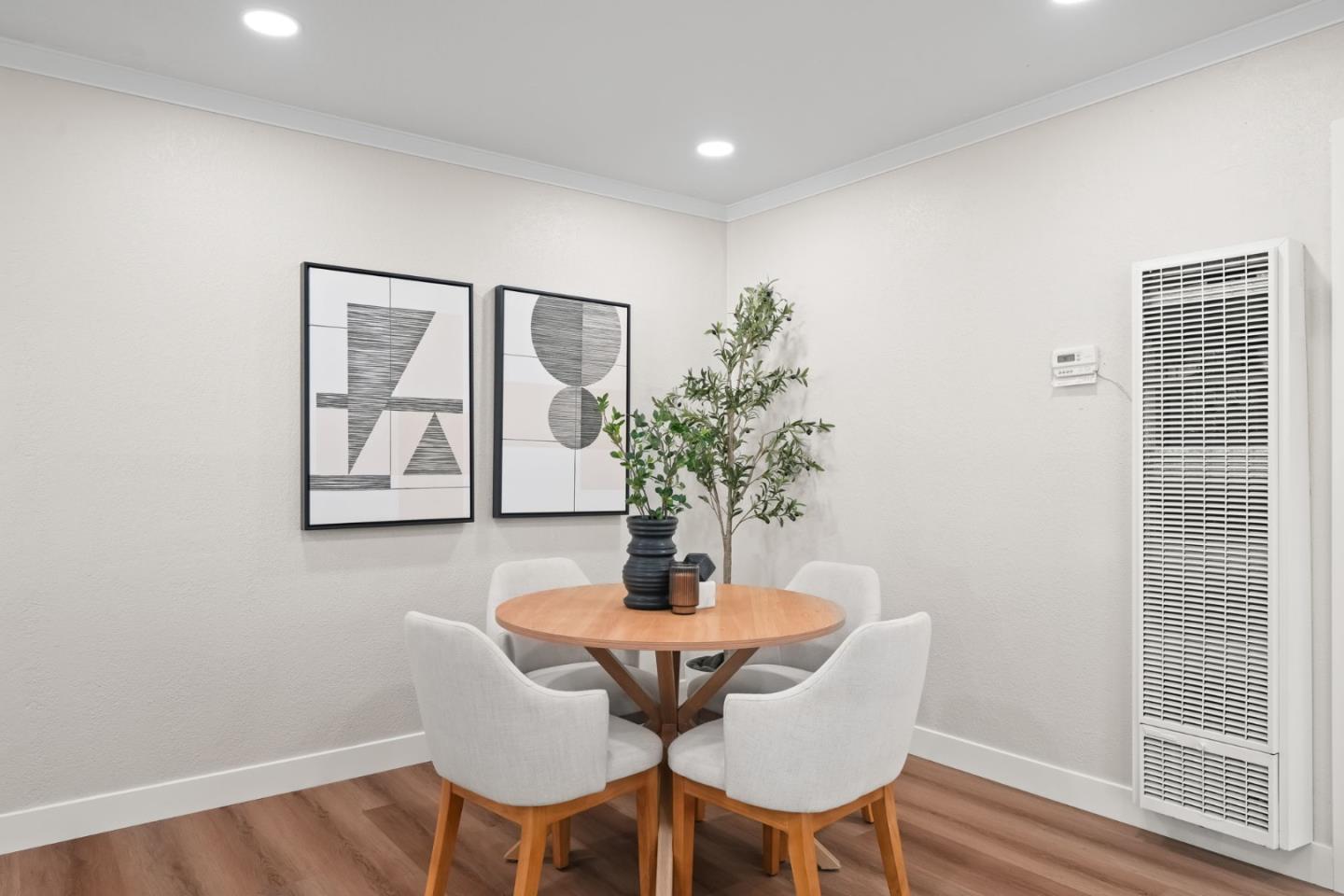 Detail Gallery Image 8 of 30 For 159 Jasmine Way, East Palo Alto,  CA 94303 - 3 Beds | 2 Baths