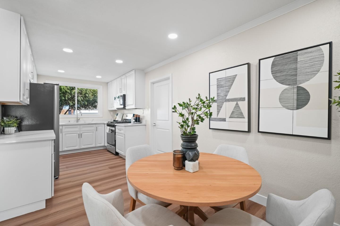 Detail Gallery Image 9 of 30 For 159 Jasmine Way, East Palo Alto,  CA 94303 - 3 Beds | 2 Baths