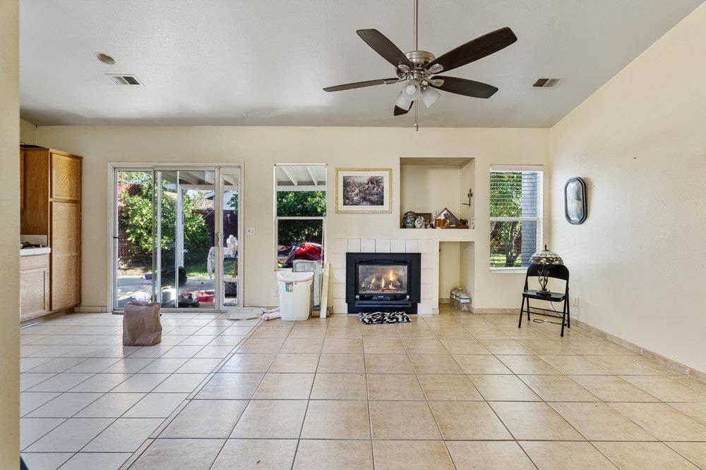 Detail Gallery Image 12 of 29 For 1931 Evelyns, Hollister,  CA 95023 - 4 Beds | 2 Baths