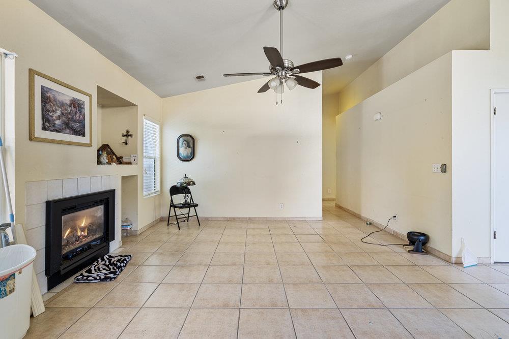 Detail Gallery Image 13 of 29 For 1931 Evelyns, Hollister,  CA 95023 - 4 Beds | 2 Baths