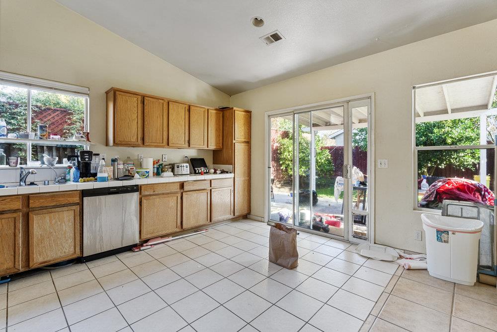 Detail Gallery Image 14 of 29 For 1931 Evelyns, Hollister,  CA 95023 - 4 Beds | 2 Baths