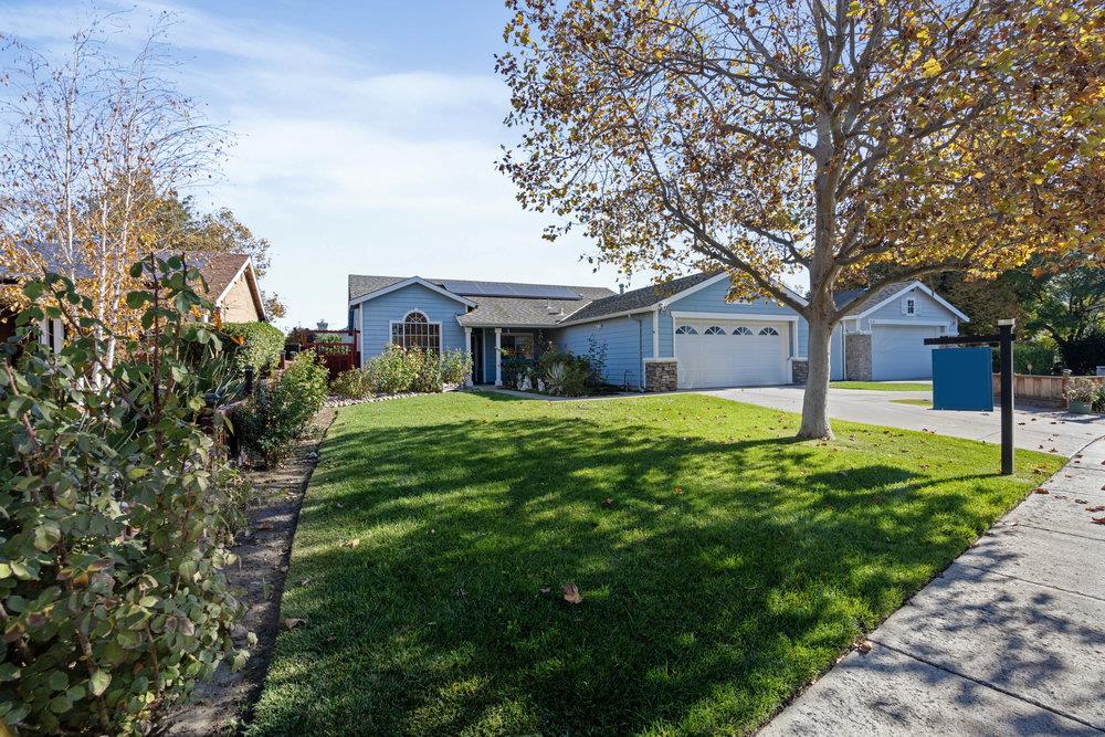 Detail Gallery Image 2 of 29 For 1931 Evelyns, Hollister,  CA 95023 - 4 Beds | 2 Baths