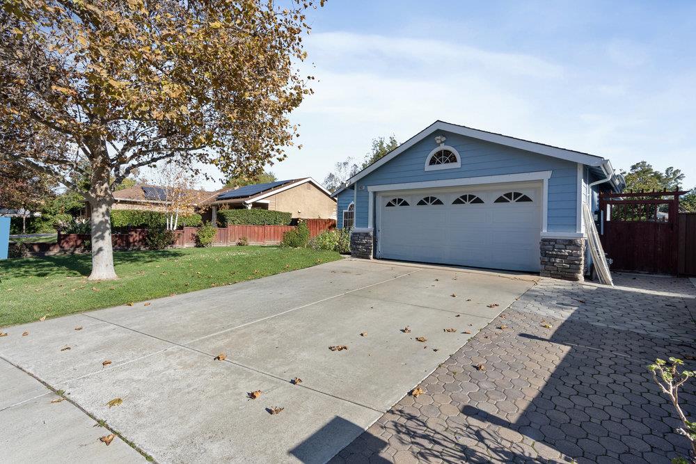 Detail Gallery Image 4 of 29 For 1931 Evelyns, Hollister,  CA 95023 - 4 Beds | 2 Baths