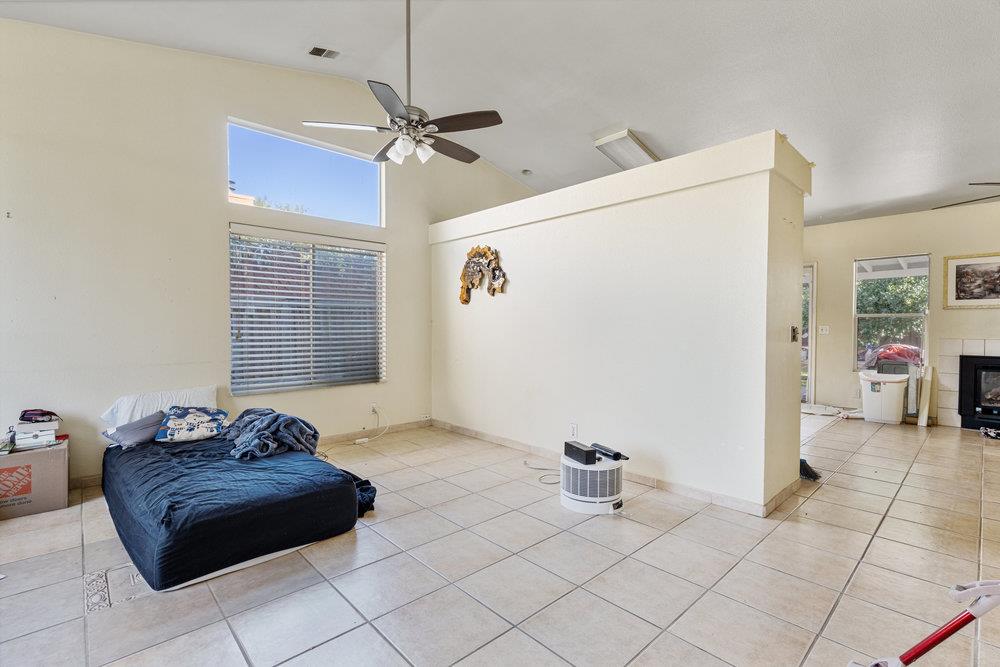 Detail Gallery Image 8 of 29 For 1931 Evelyns, Hollister,  CA 95023 - 4 Beds | 2 Baths