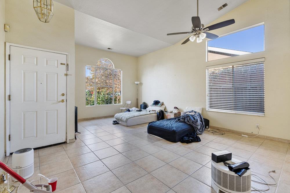 Detail Gallery Image 9 of 29 For 1931 Evelyns, Hollister,  CA 95023 - 4 Beds | 2 Baths