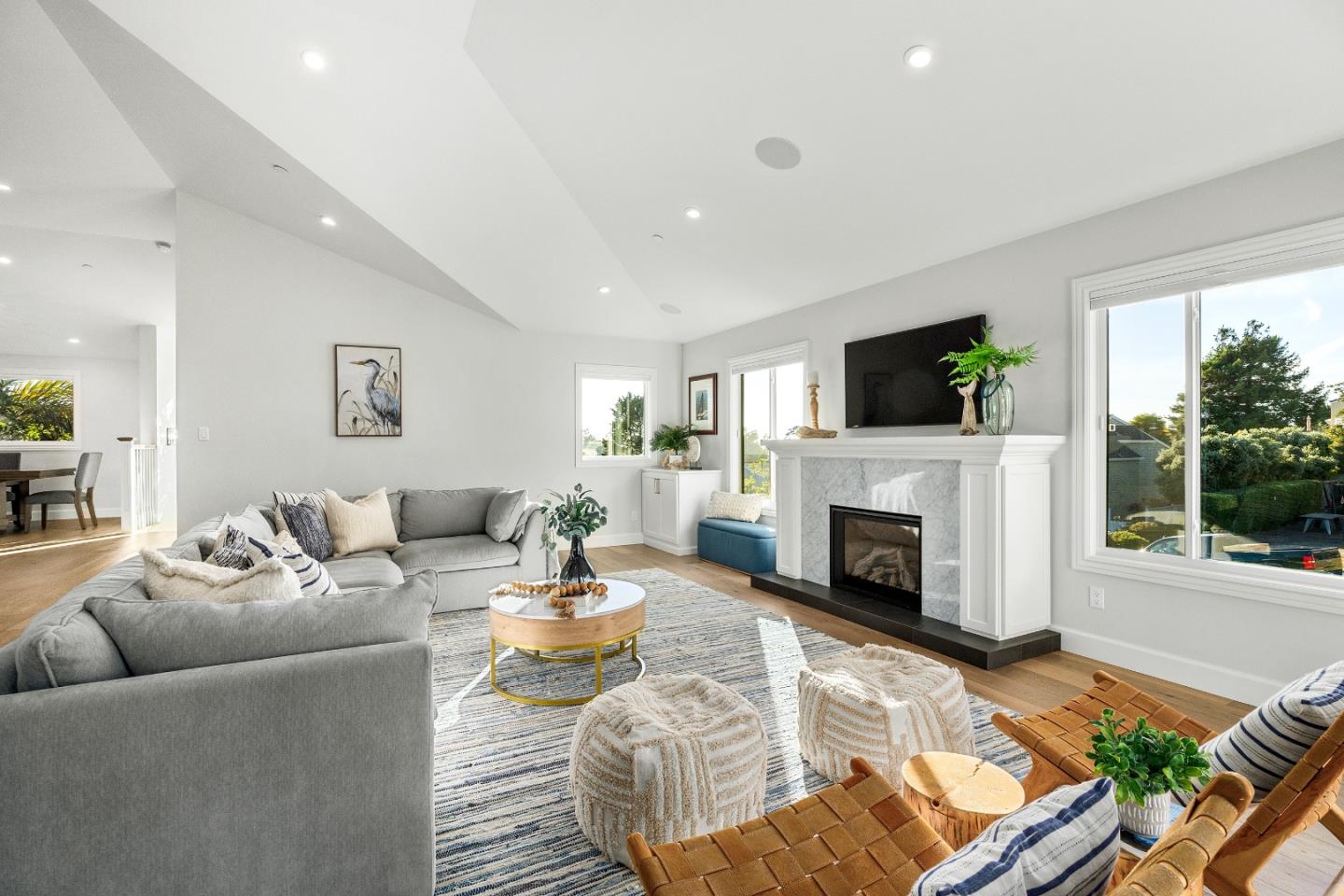 Detail Gallery Image 17 of 97 For 124 Lagunitas Ct, Aptos,  CA 95003 - 5 Beds | 4/1 Baths